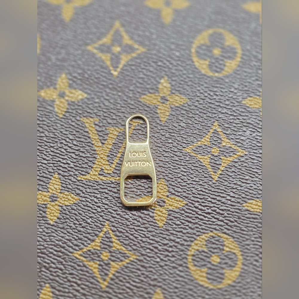 Louis Vuitton Gold Logo Zipper Pull